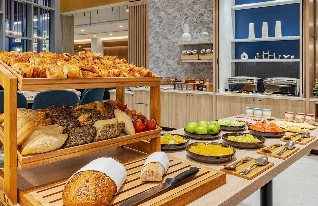 Courtyard By Marriott Paris Charles De Gaulle Central Airport-1